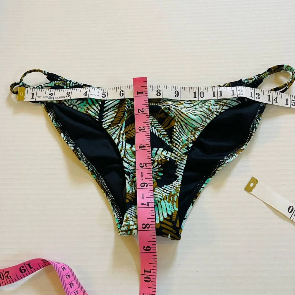 New! Volcom women's bikini bottoms with a tropical or leaf print pattern. Large